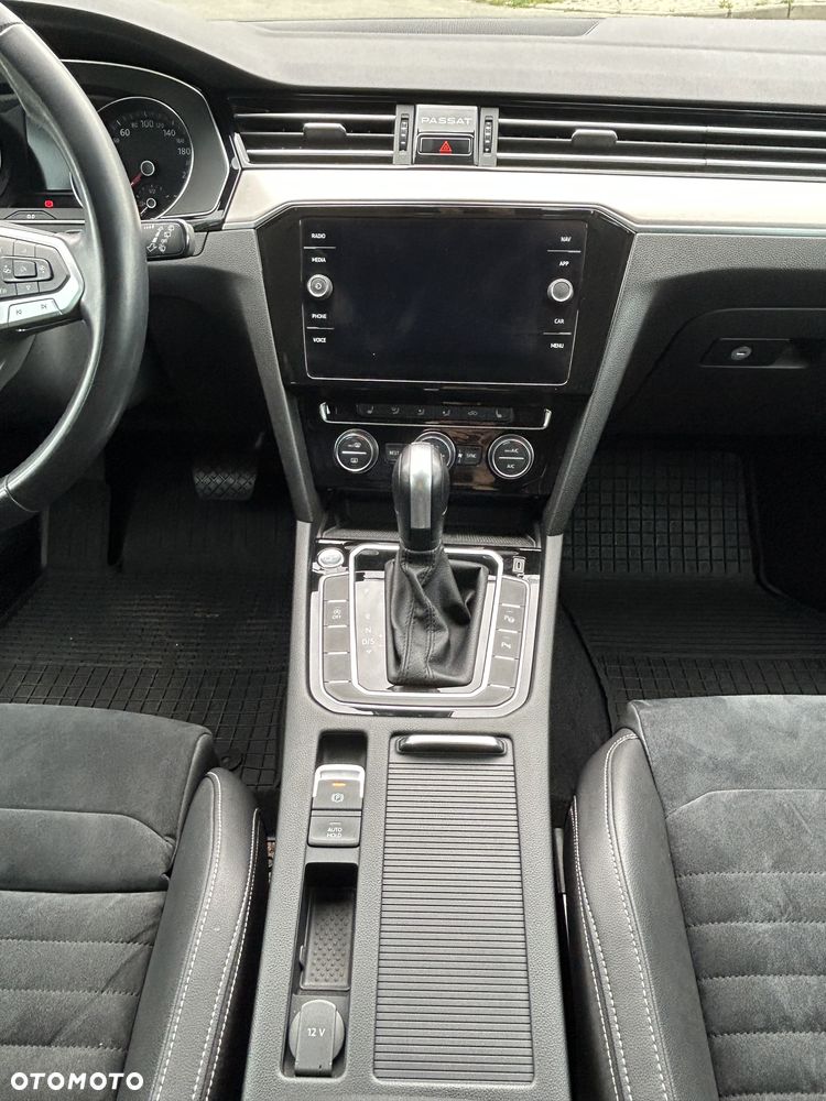 Volkswagen Passat 2.0 TDI SCR DSG Comfortline - 16