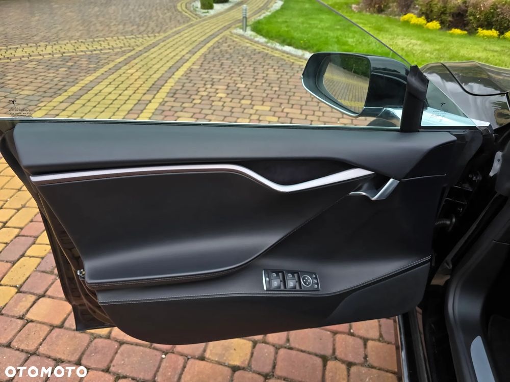 Tesla Model S - 31