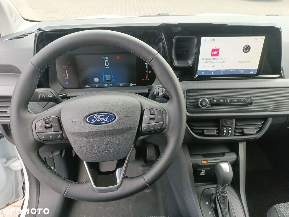 Ford Transit Courier - 13