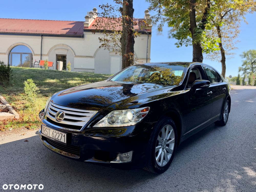 Lexus LS - 1