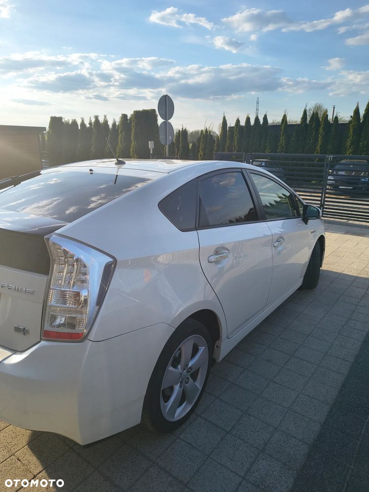 Toyota Prius 1.8 HSD Prestige - 3
