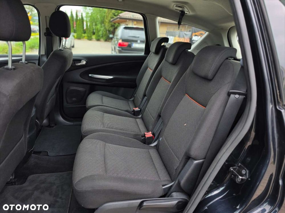 Ford S-Max - 17