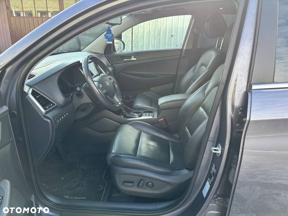 Hyundai Tucson 2.0 CRDI 4WD Automatik Premium - 27