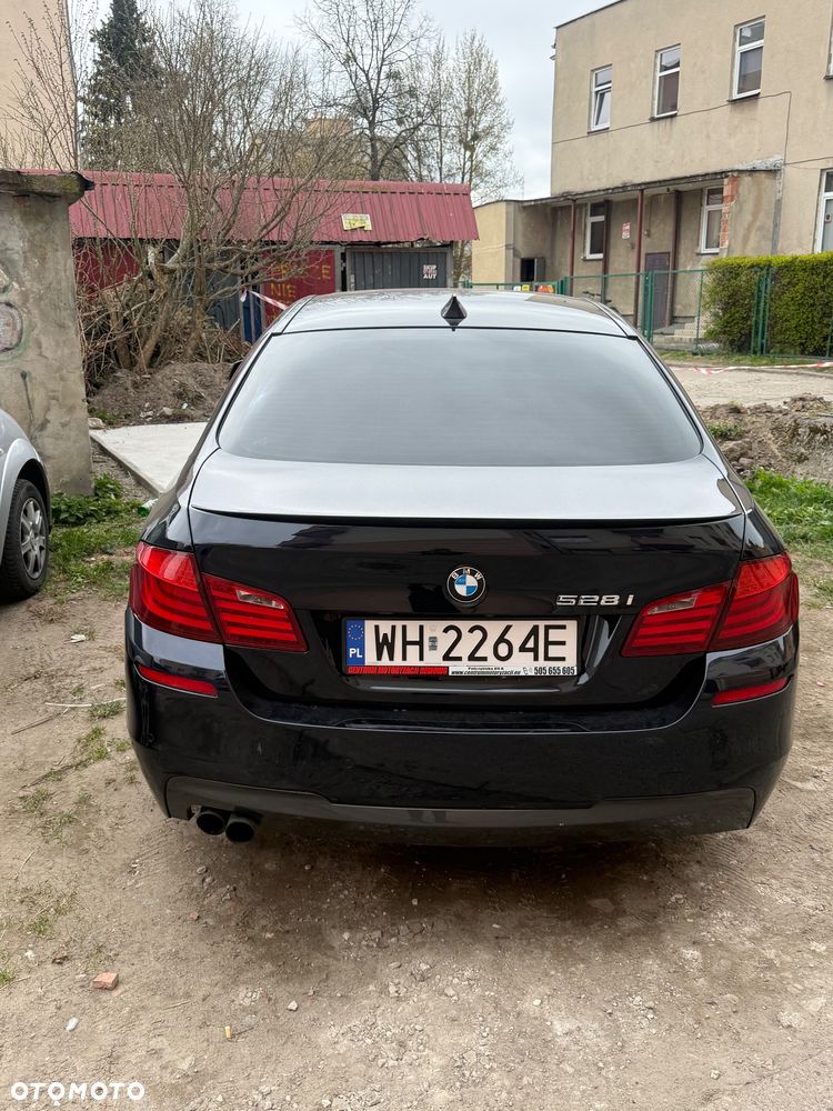 BMW Seria 5 528i xDrive - 4