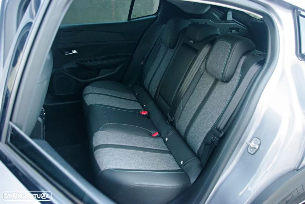 Peugeot 408 1.2 PureTech Allure EAT8 - 21