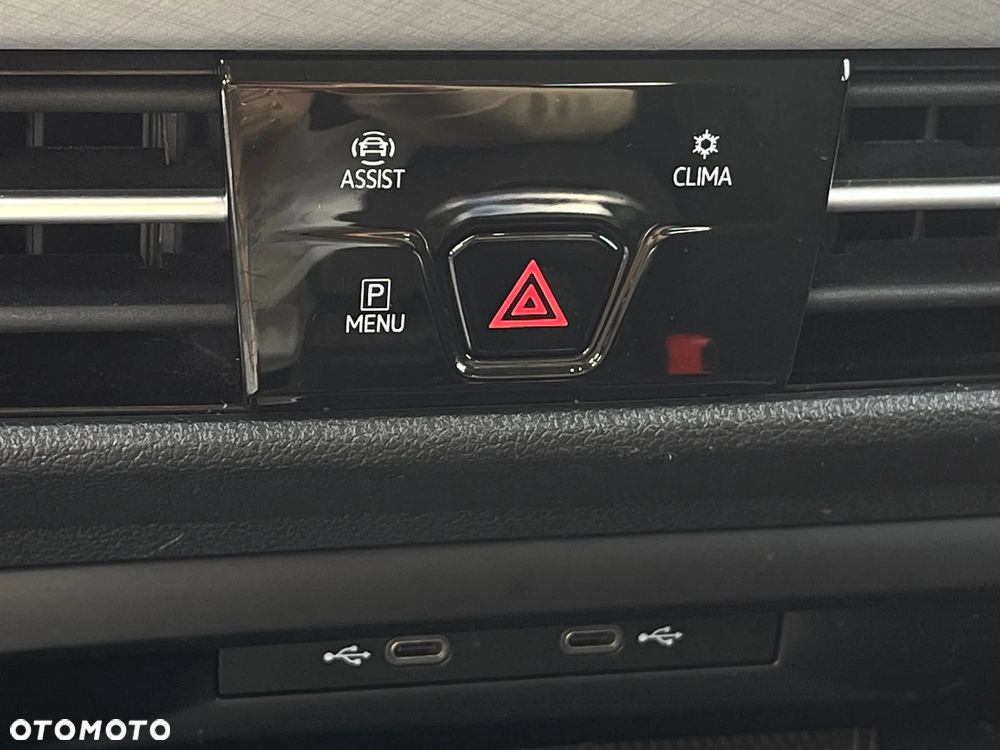 Volkswagen Golf VIII 1.5 TSI EVO Life - 24