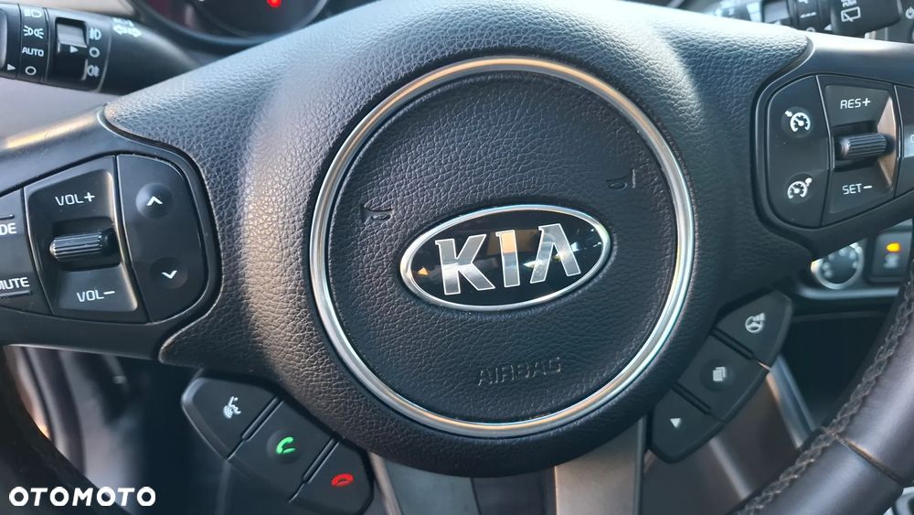Kia Carens 1.6 GDI Dream Team Edition - 13