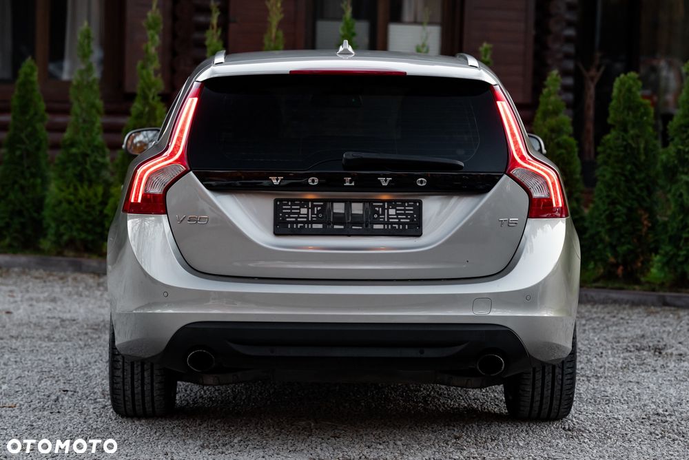 Volvo V60 T5 Momentum - 11