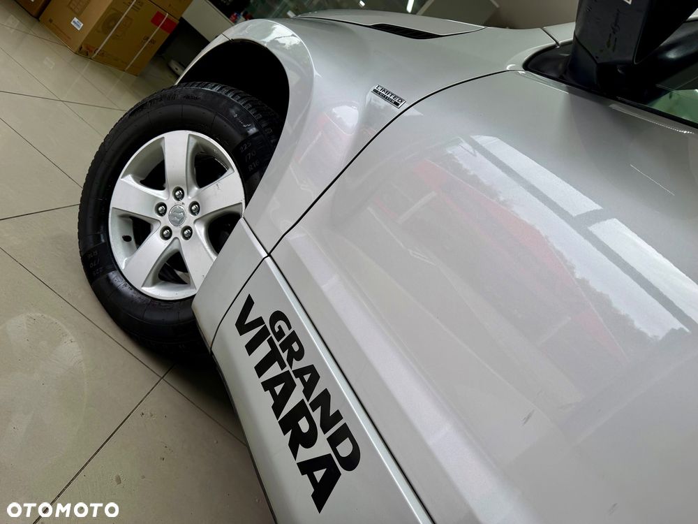 Suzuki Grand Vitara 1.6 Black&White - 17