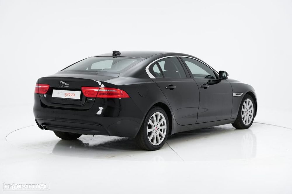 Jaguar XE - 4