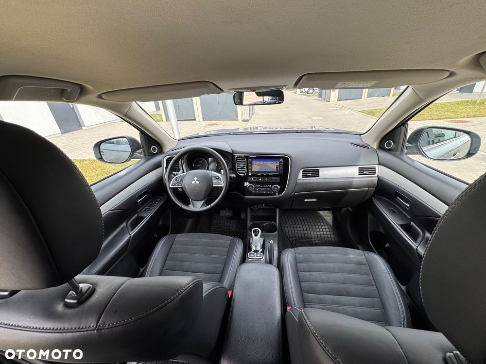 Mitsubishi Outlander 2.0 4WD Plus - 7