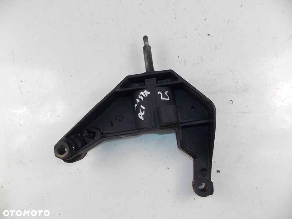 łapa skrzyni biegów master 2.5 dci 8200417320 - 1