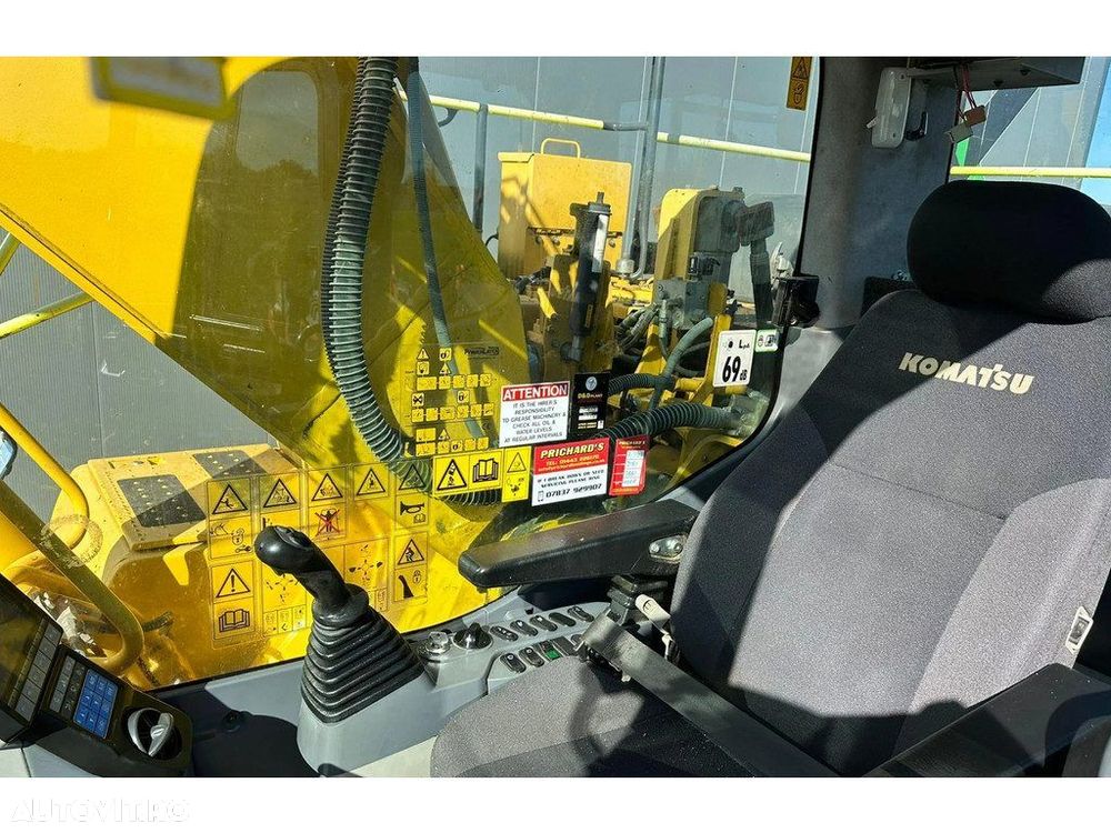 Komatsu HB215LC Excavator - 6