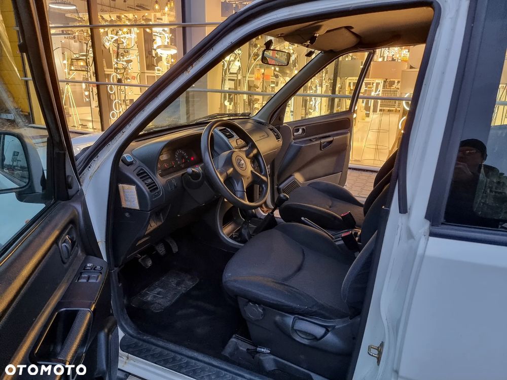 Nissan Terrano 2.7 TDi Comfort - 11
