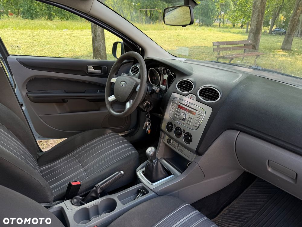 Ford Focus 1.6 Ambiente - 19