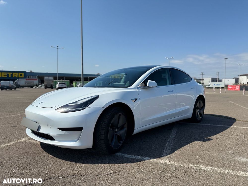 Tesla Model 3 - 4