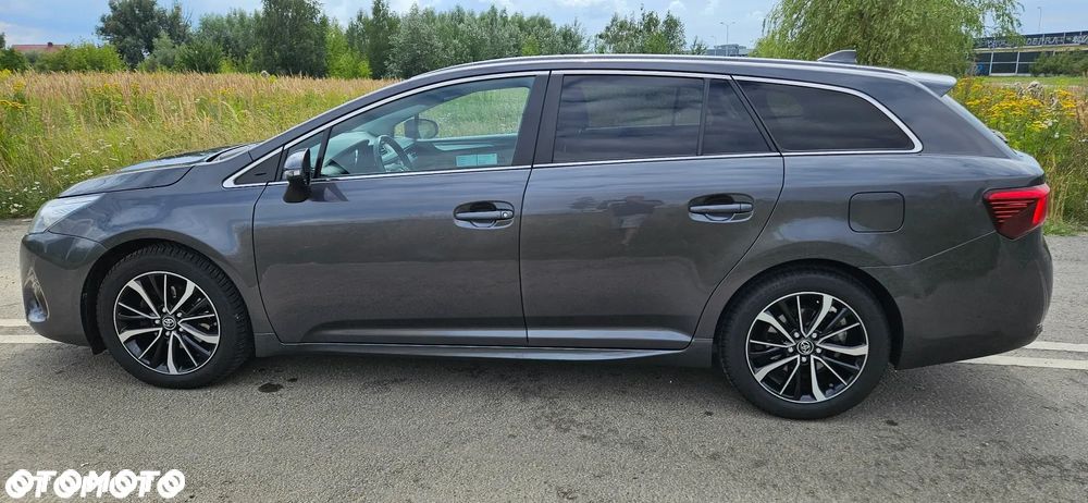 Toyota Avensis 1.8 Premium - 4