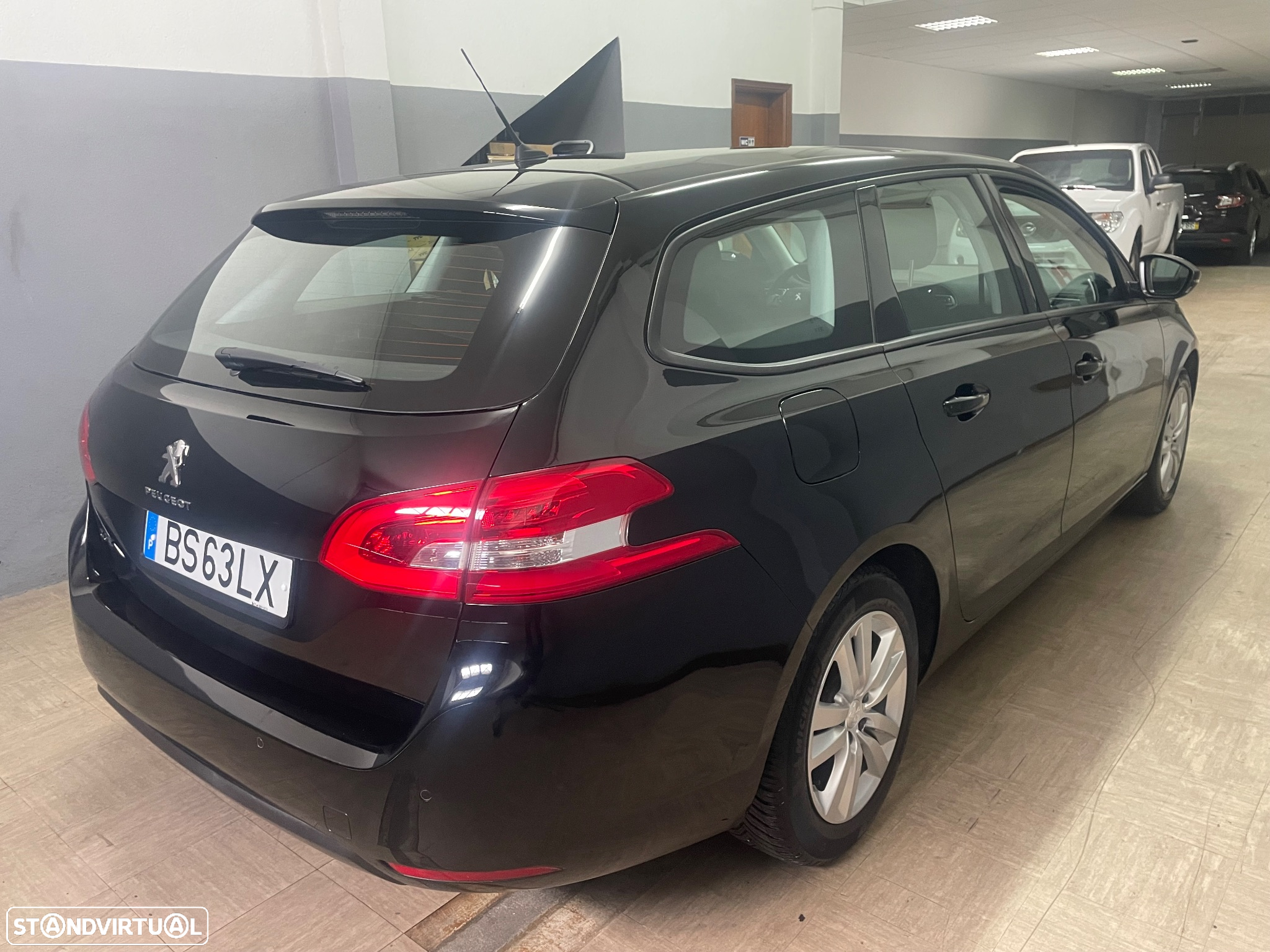 Peugeot 308 SW BlueHDi 130 EAT8 Stop & Start Active Business-Pack - 4