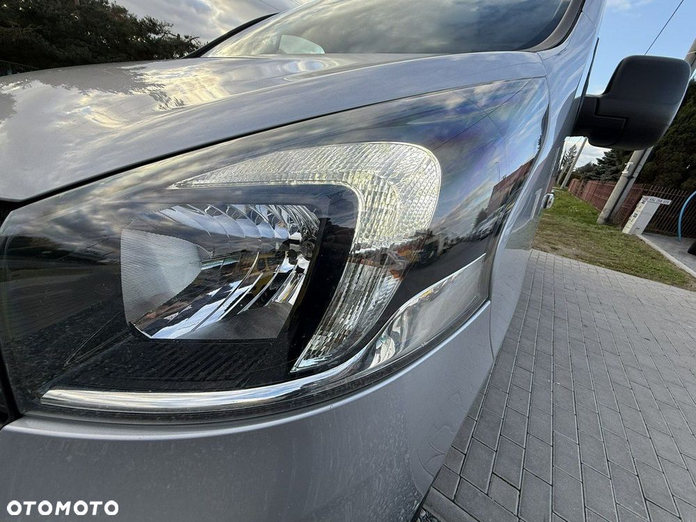 Opel Vivaro - 11