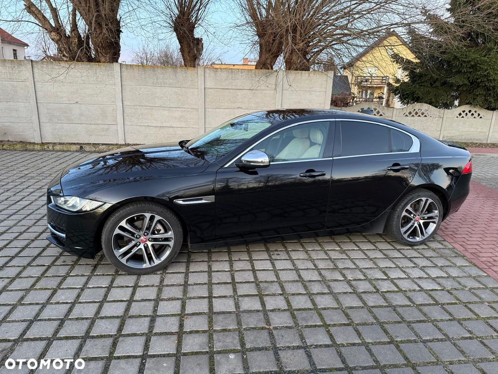 Jaguar XE 2.0 D Prestige - 5