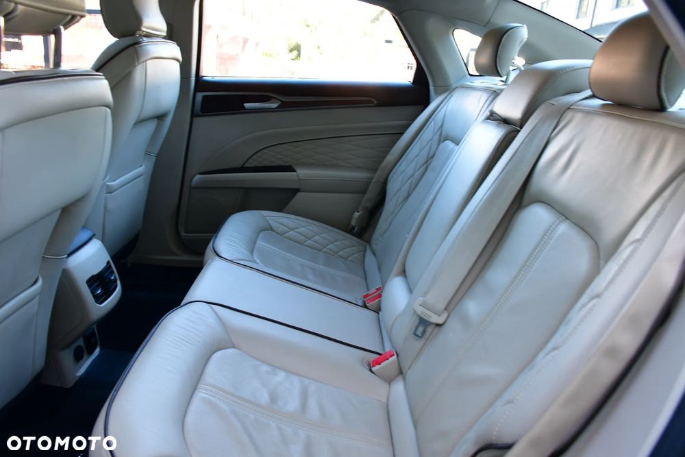 Ford Fusion - 10