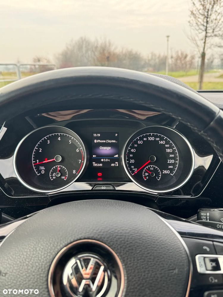 Volkswagen Touran - 11