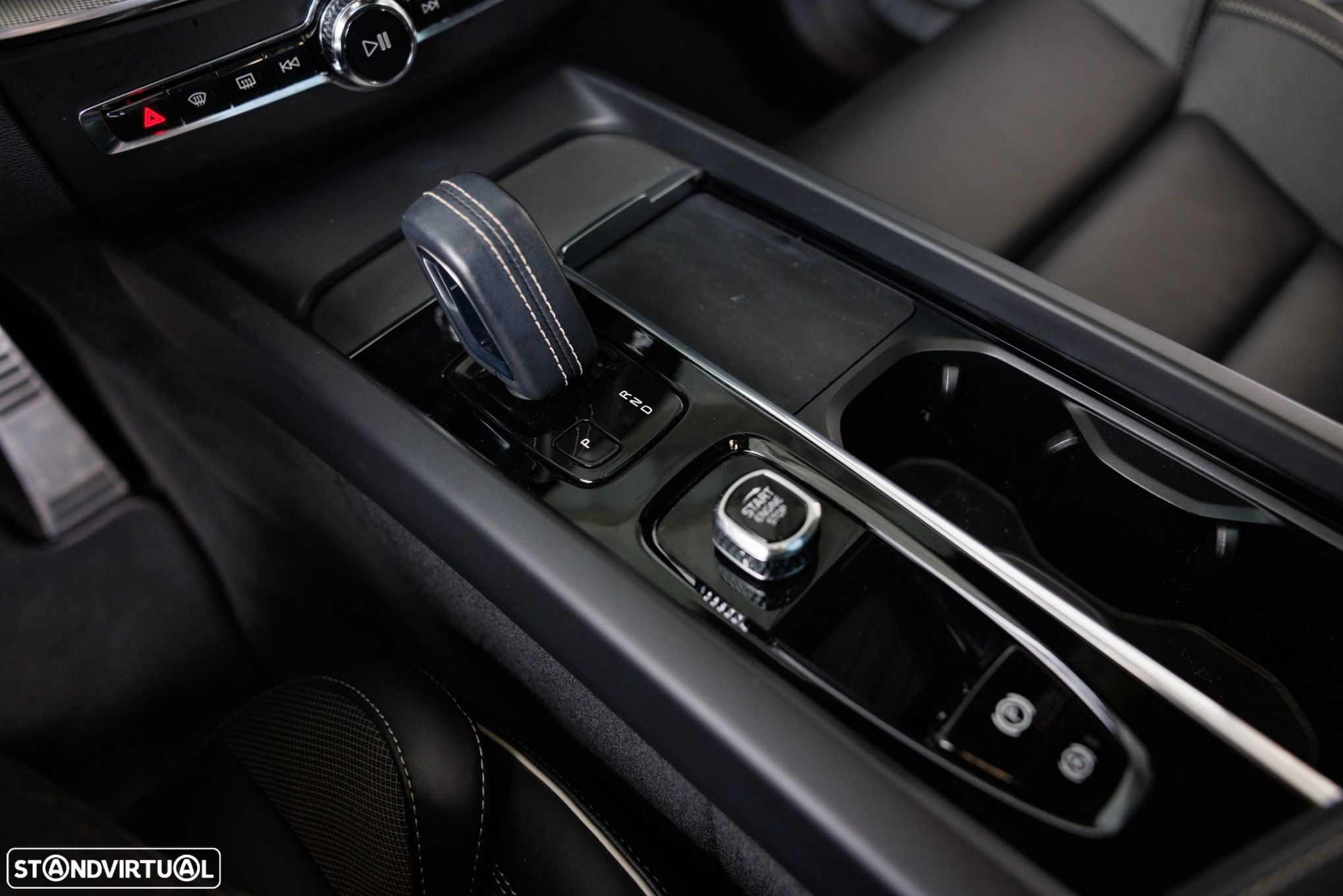 Volvo XC 60 2.0 T6 PHEV R-Design AWD - 14