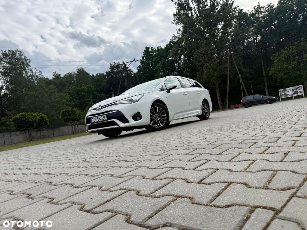 Toyota Avensis 2.0 D-4D Premium - 9