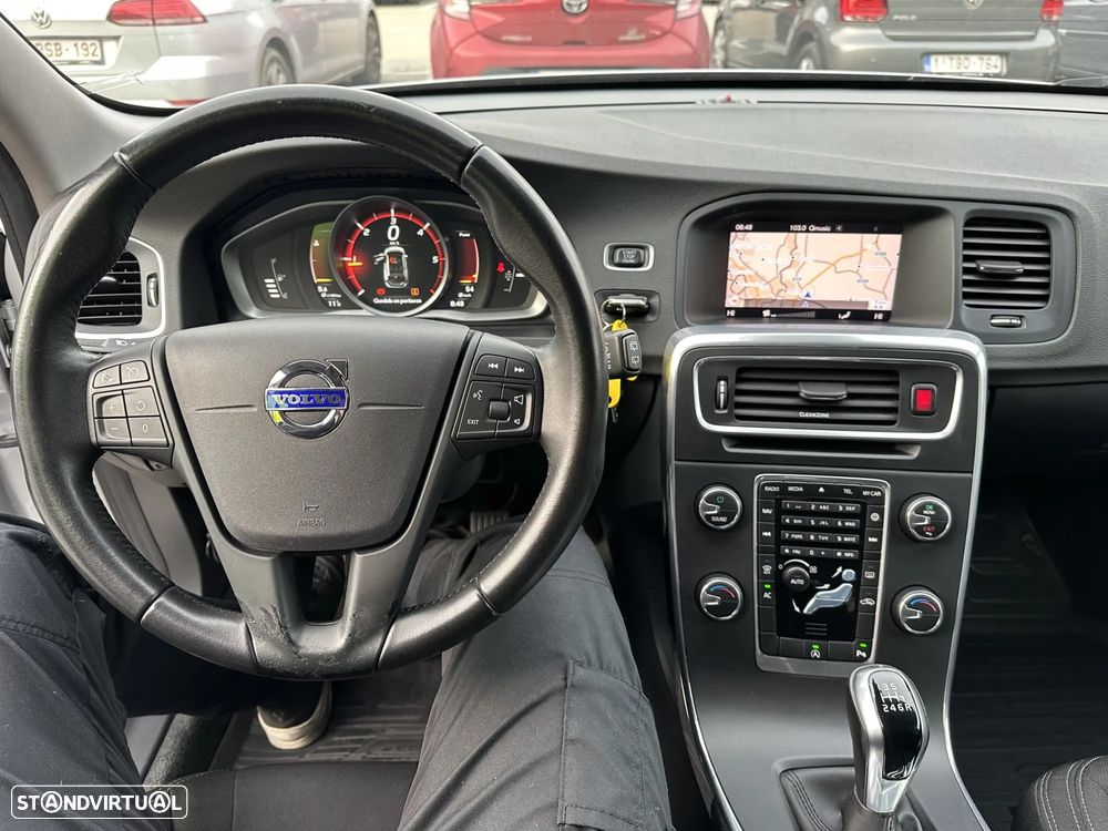 Volvo V60 D2 Geartronic Kinetic - 2