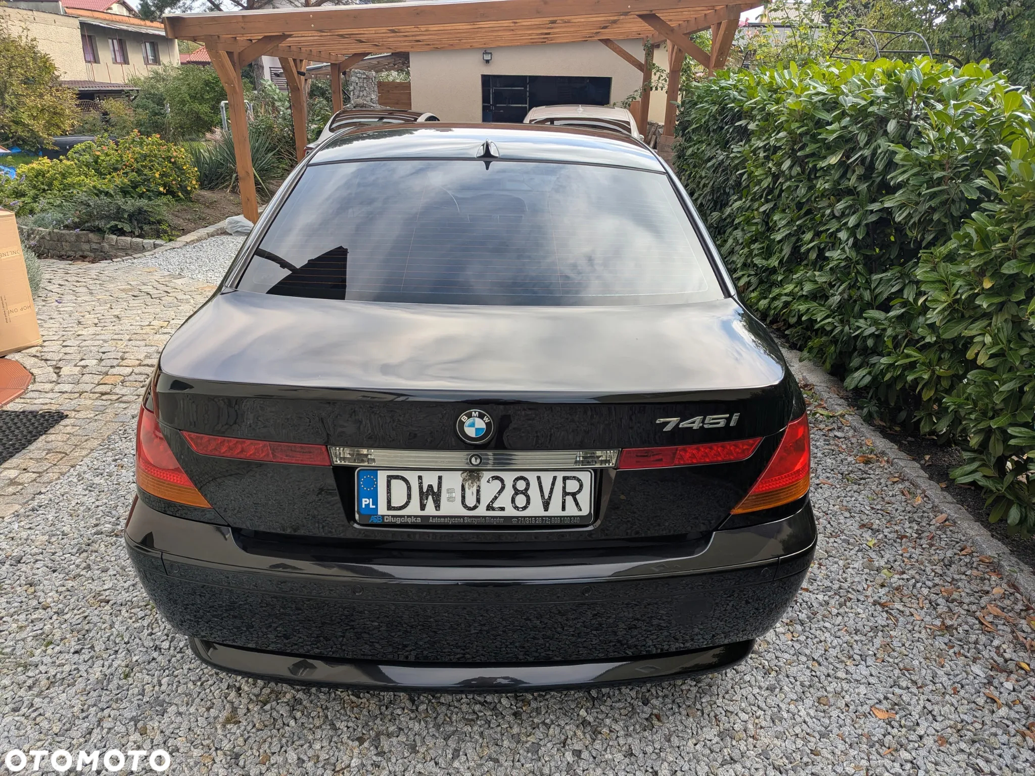 BMW Seria 7 745i - 8