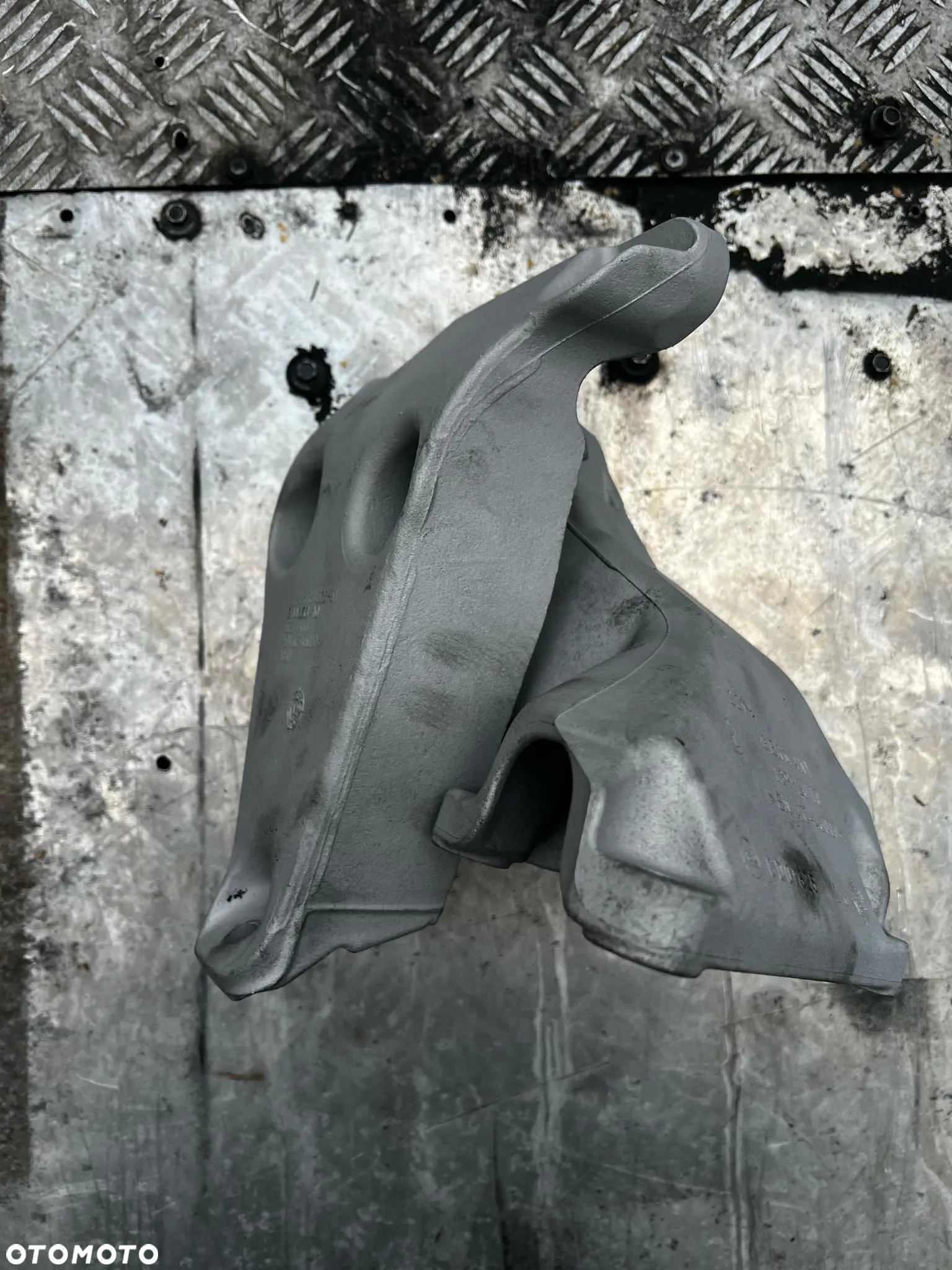 ŁAPA MOCOWANIE SILNIKA WSPORNIK - BMW N20 LEWY - 2211 6784823-01 - 7