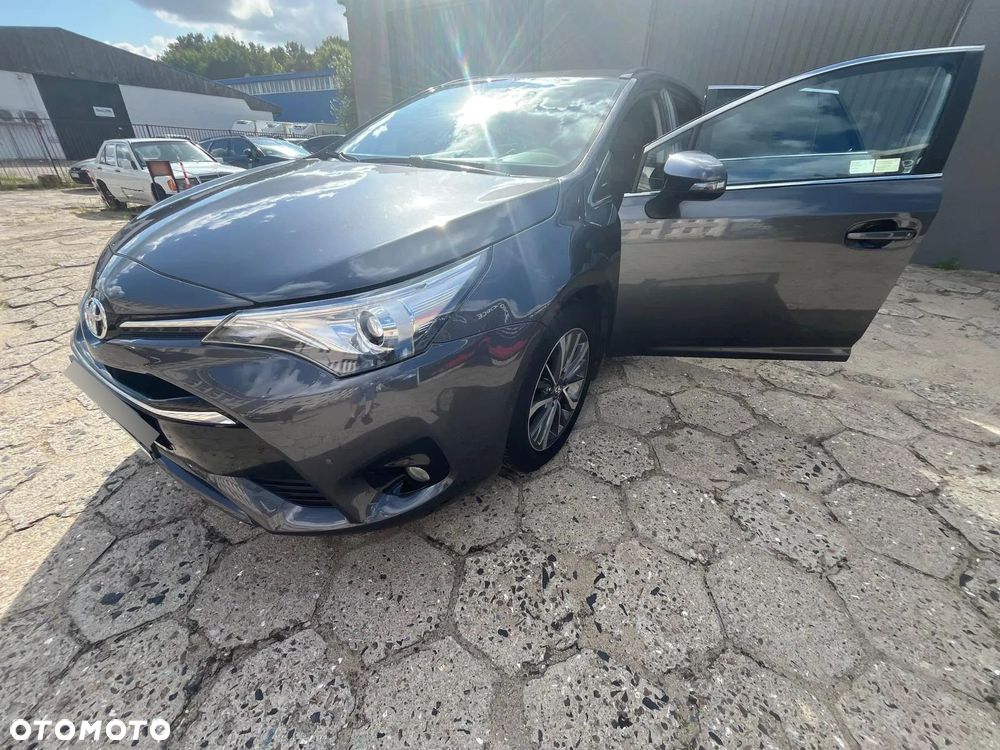 Toyota Avensis 1.8 Premium - 4