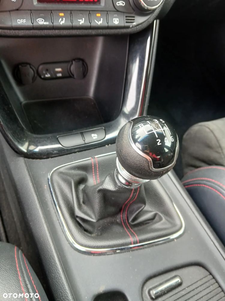 Kia Ceed 1.6 T-GDI GT - 17