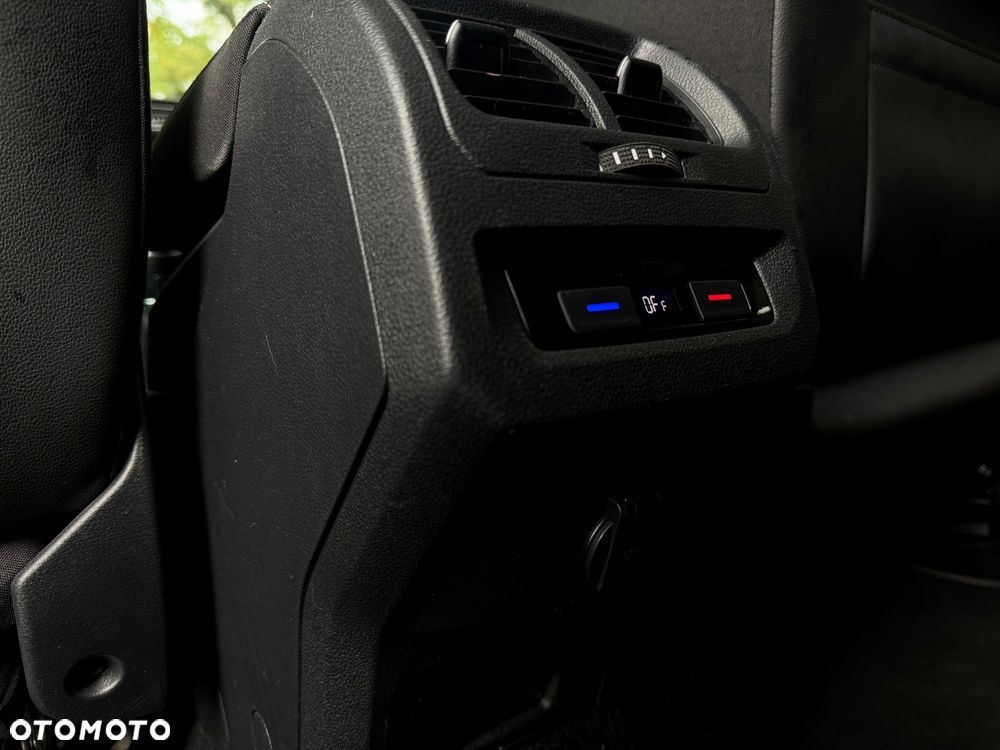 Volkswagen Touran - 22