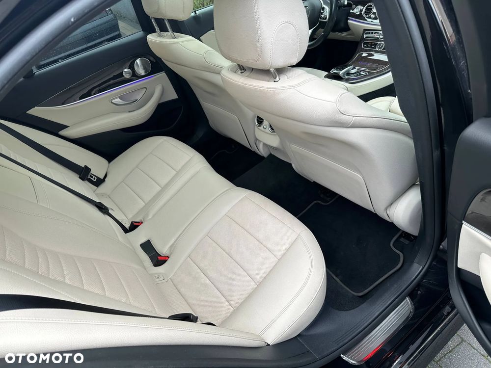 Mercedes-Benz Klasa E 300 d 9G-TRONIC - 12