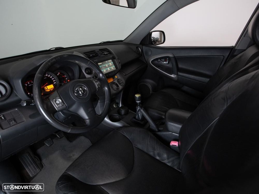 Toyota RAV4 - 6