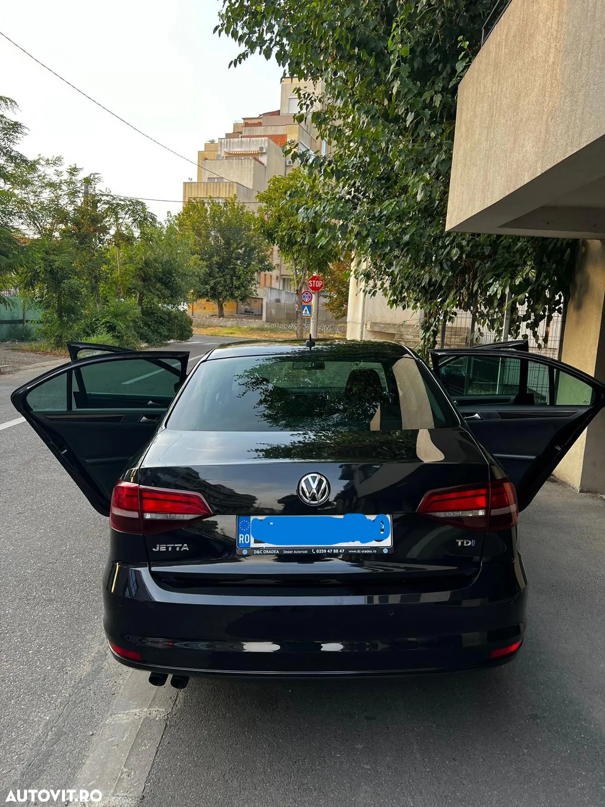 Volkswagen Jetta - 2