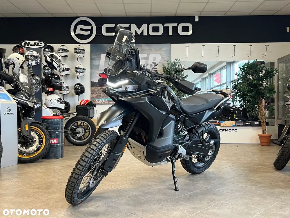 CFMoto MT - 1