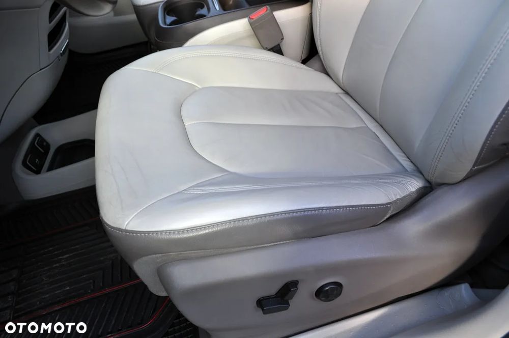 Chrysler Pacifica - 12