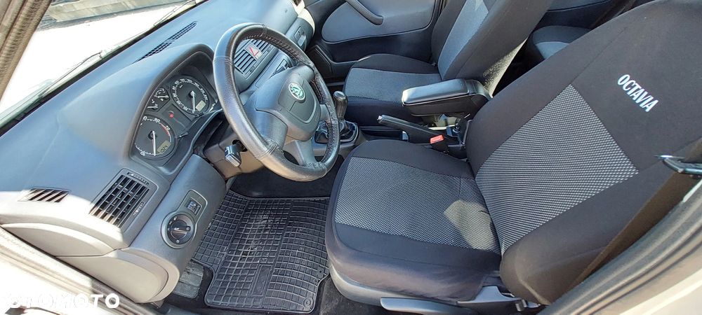 Skoda Octavia 1.6 Tour - 10