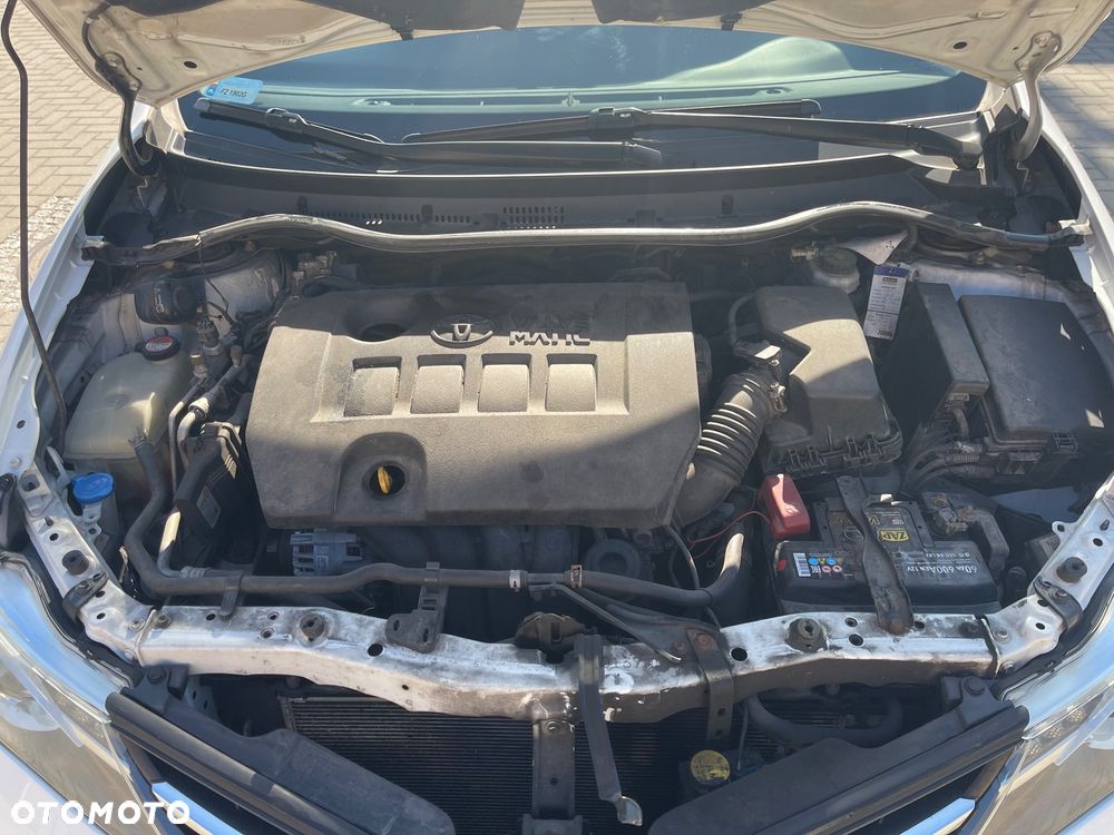 Toyota Auris 1.6 Premium - 11
