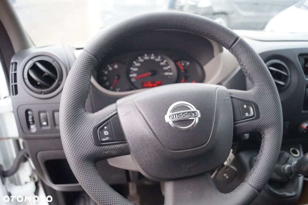 Nissan NV400 - 12