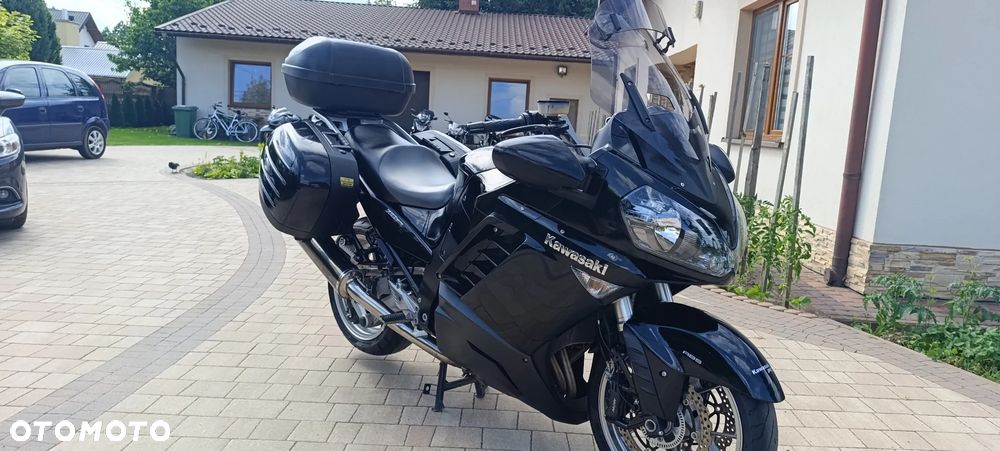 Kawasaki GTR - 6