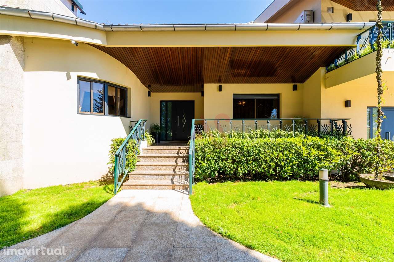 Quinta com 14.000m2 situada em pleno centro da cidade de Lousada - Grande imagem: 2/60