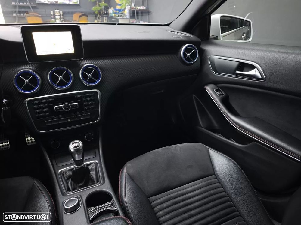 Mercedes-Benz A 180 d AMG Line - 28