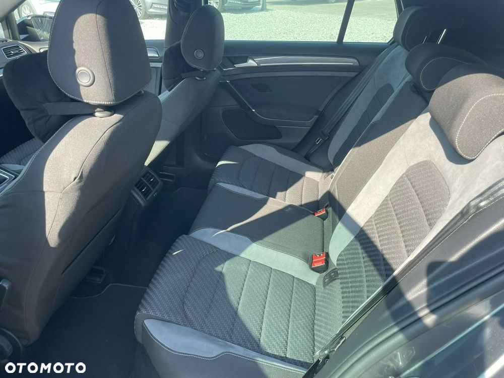 Volkswagen Golf 1.5 eTSI OPF DSG R-Line - 26