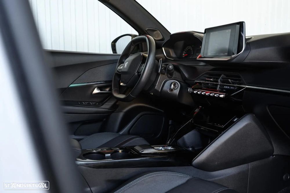 Peugeot 2008 1.2 PureTech Allure EAT8 - 53