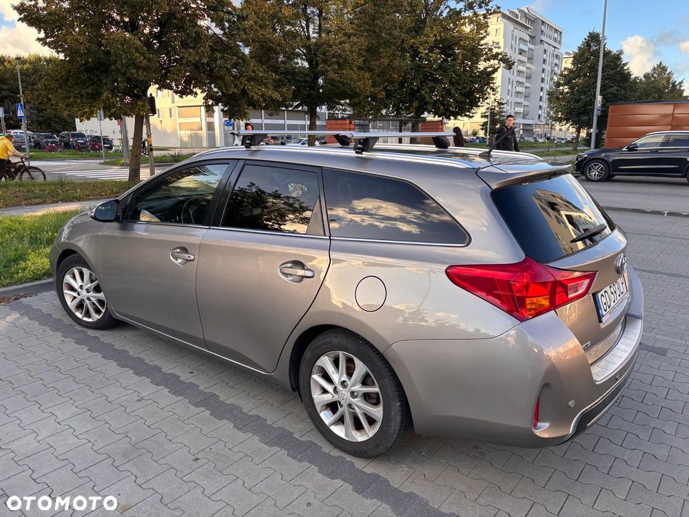 Toyota Auris 2014 photo 4