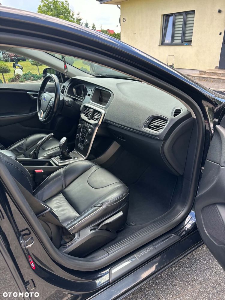 Volvo V40 D2 R Design - 18