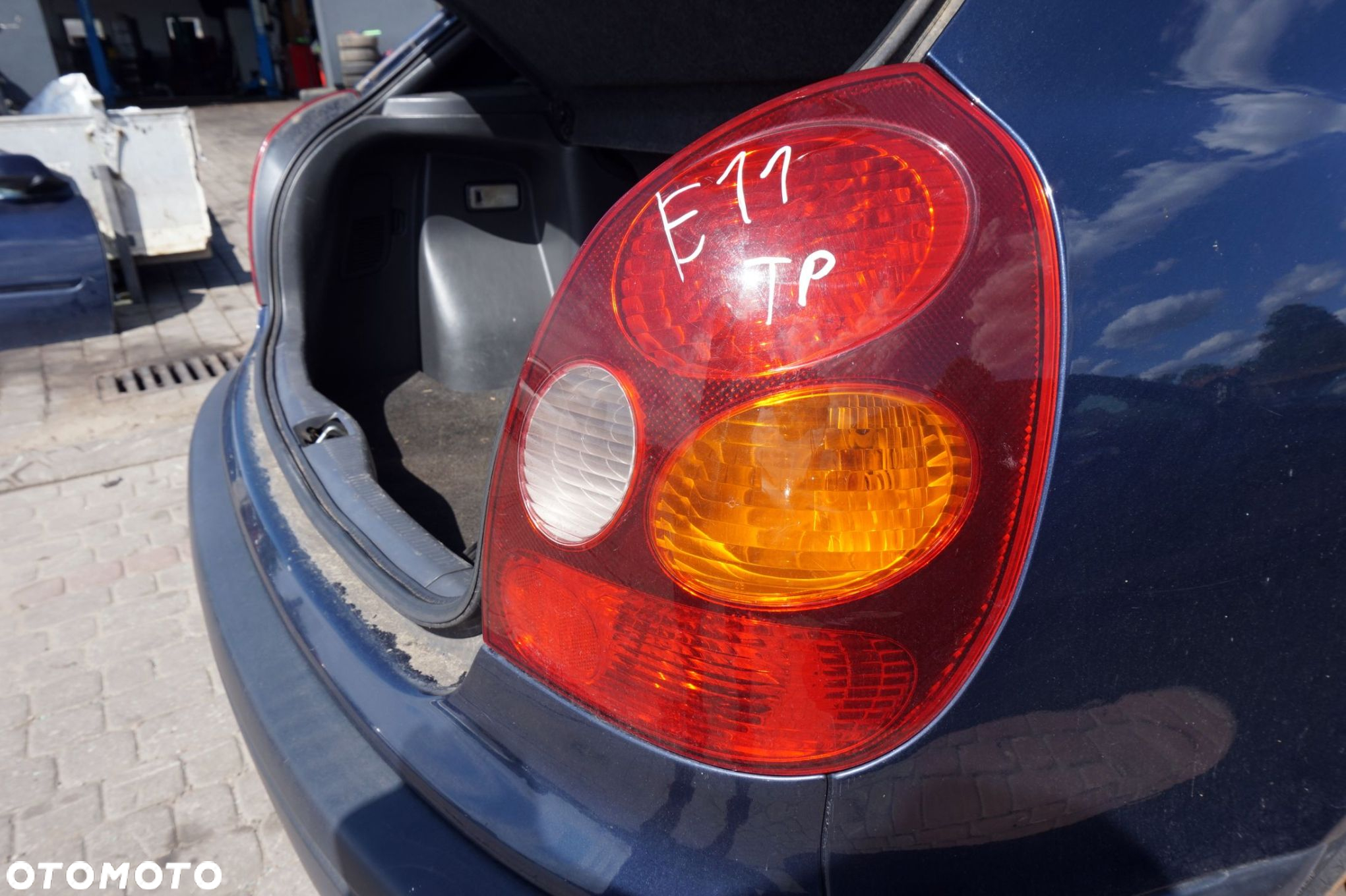LAMPA TYLNA PRAWA COROLLA E11 3D HB 81550-1E130 TOYOTA 1997-2002 - 3